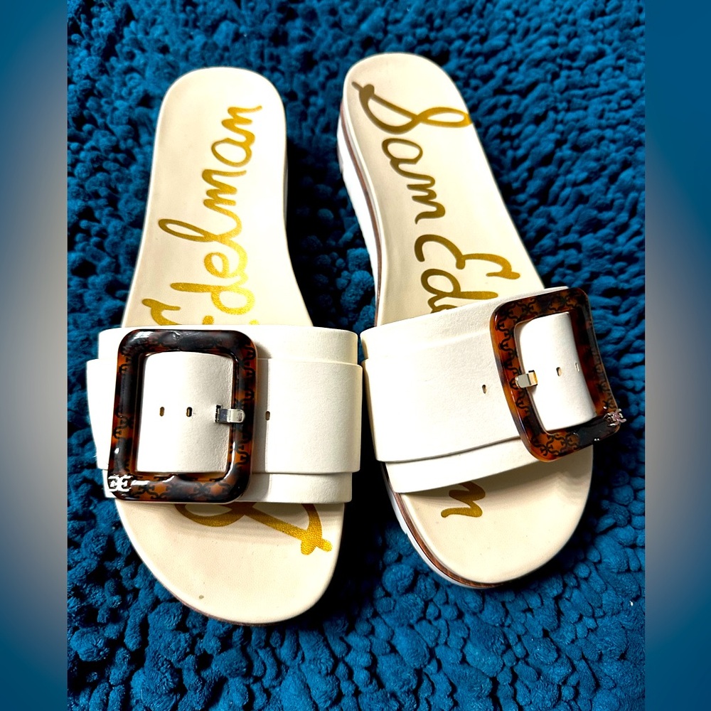 Like new, Sam Edelman, women’s buckle detail sandals. Size: 11.